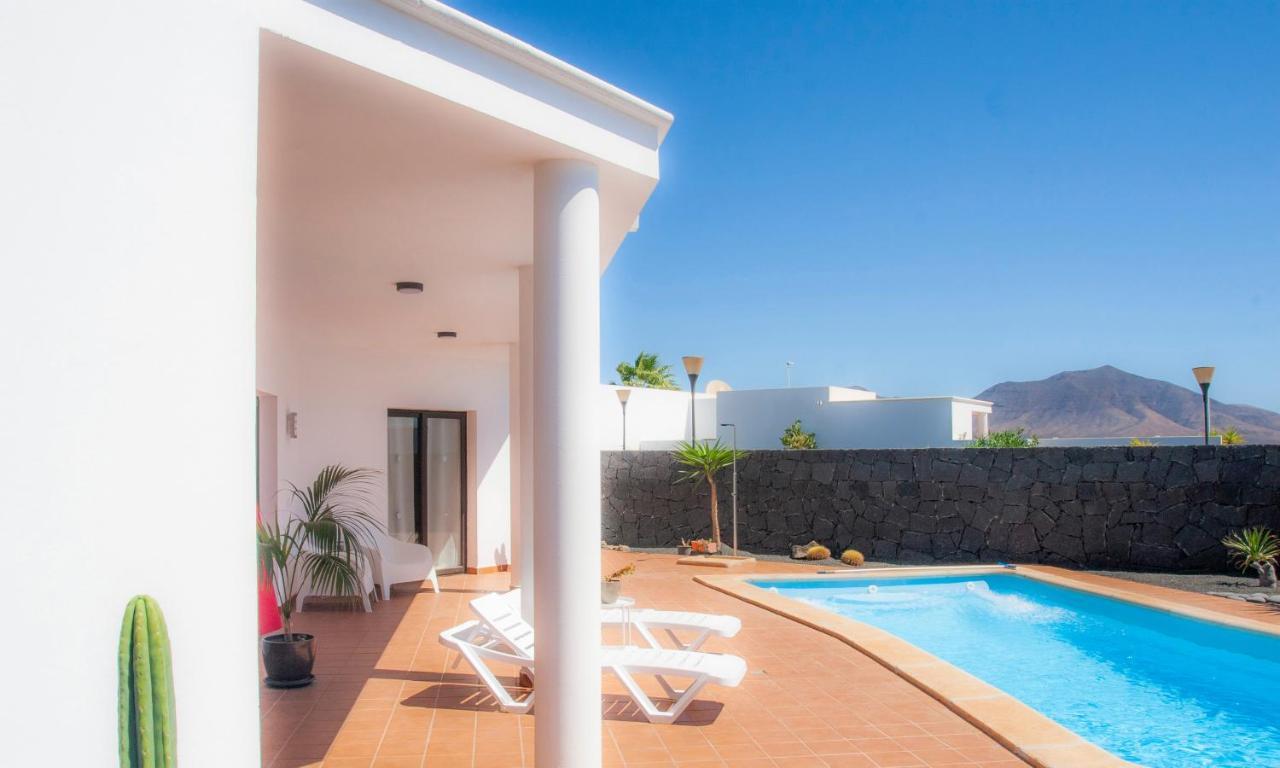 El Jardin De Juanita - Rooms Playa Blanca  Exterior photo